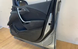 Дверь передняя правая для Opel Astra 2015 года на фотографиях