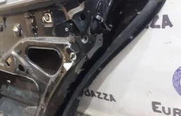 Дверь задняя правая для Mercedes-Benz C class 1996 года на фотографиях