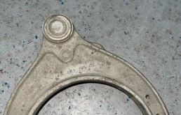 Рычаг передний правый верхний для BMW 5er 2018 года на фотографиях