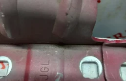 Петля капота левая для Nissan X-Trail 2008 года на фотографиях