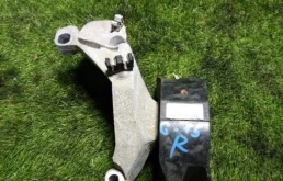 Опора двигателя передняя левая верхняя для Nissan Almera на фотографиях