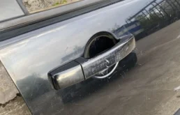 Дверь передняя правая для Land Rover Discovery 2008 года на фотографиях