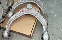 Рычаг передний левый верхний для BMW X5 на фотографиях