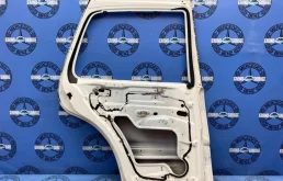 Двери для Mercedes-Benz M class 1999 года на фотографиях