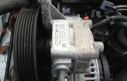 Насос ГУР для Volvo XC90 2003 года на фотографиях