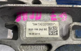 Подушка двигателя передняя правая верхняя для Skoda Octavia 2019 года на фотографиях