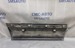 Молдинг двери задний левый для Volkswagen Touareg 2011 года на фотографиях