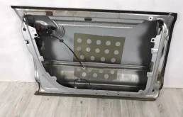 Дверь передняя левая для Volkswagen Touareg 2005 года на фотографиях