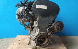 Двигатель без навесного для Opel Astra 2003 года на фотографиях