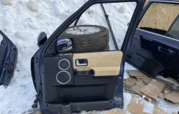 Дверь передняя правая для Land Rover Discovery 2010 года на фотографиях