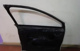 Дверь передняя левая для Citroen C4 2014 года на фотографиях