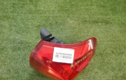 Фонарь внешний правый для Toyota Land Cruiser 2015 года на фотографиях