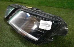 Фара ксенон левая для Skoda Octavia 2014 года на фотографиях