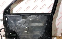 Дверь передняя правая для Nissan X-Trail 2001 года на фотографиях