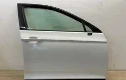 Дверь передняя правая для Volkswagen Passat 2018 года на фотографиях