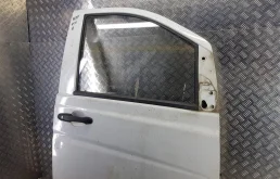 Дверь передняя правая для Mercedes-Benz Vito 2010 года на фотографиях