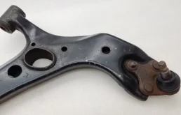 Рычаг передний правый нижний для Toyota RAV4 на фотографиях