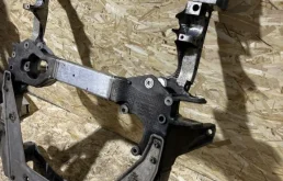 Подрамник двигателя для Porsche Panamera 2016 года на фотографиях