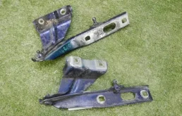 Петля капота левая для Audi Q5 2013 года на фотографиях