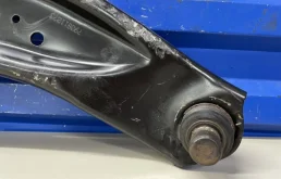 Рычаг передний правый нижний для Nissan X-Trail на фотографиях