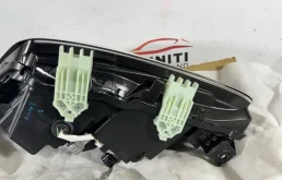 Фара правая для Infiniti QX 2018 года на фотографиях