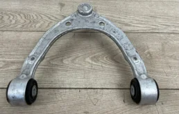 Рычаг передний левый верхний для Volkswagen Touareg 2010 года на фотографиях