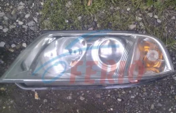 Фары для Volkswagen Passat 2002 года на фотографиях