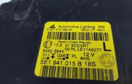 Фара ксенон левая для Skoda Octavia 2014 года на фотографиях