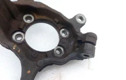 Кулак поворотный левый для Nissan X-Trail 2012 года на фотографиях