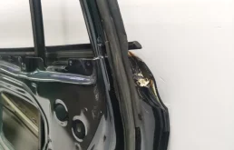 Дверь задняя левая для Toyota RAV4 2014 года на фотографиях