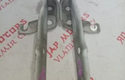 Крепление петли капота для Volkswagen Tiguan 2015 года на фотографиях