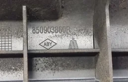 Усилитель переднего бампера для Renault Duster 2012 года на фотографиях