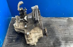 Картер МКПП для Skoda Octavia 2004 года на фотографиях