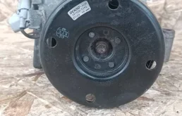 Компрессор кондиционера для Toyota Land Cruiser 2011 года на фотографиях