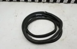 Уплотнитель багажника для Volkswagen Polo 2014 года на фотографиях