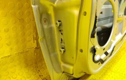 Дверь передняя левая для Mercedes-Benz C class 2001 года на фотографиях