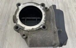 Дроссельная заслонка для Audi A4 2012 года на фотографиях