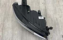 Фара ксенон левая для Volkswagen Passat 2015 года на фотографиях