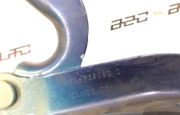 Петля капота левая для Peugeot 308 2010 года на фотографиях