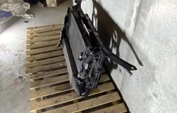 Панель радиатора (телевизор) для Audi A4 2009 года на фотографиях