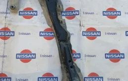 Подрамник двигателя для Nissan X-Trail 2017 года на фотографиях