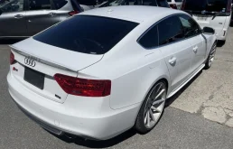 Кулак поворотный правый для Audi A6 2016 года на фотографиях