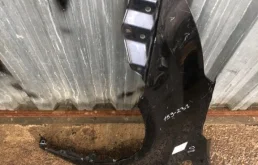 Крылья для Toyota Avensis 2013 года на фотографиях