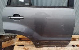 Дверь задняя правая для Suzuki Grand Vitara 2007 года на фотографиях