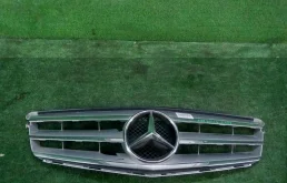 Решетка радиатора для Mercedes-Benz C class 2007 года на фотографиях
