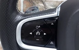 Руль для Volvo XC90 2016 года на фотографиях