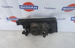 Фара ксенон левая для Nissan X-Trail 2004 года на фотографиях