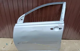 Дверь передняя левая для Toyota RAV4 2014 года на фотографиях