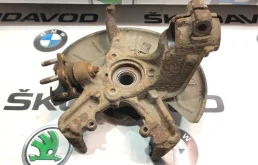 Кулак поворотный левый для Skoda Octavia 2006 года на фотографиях