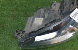 Крышка форсунки фароомывателя левая для Mercedes-Benz C class на фотографиях